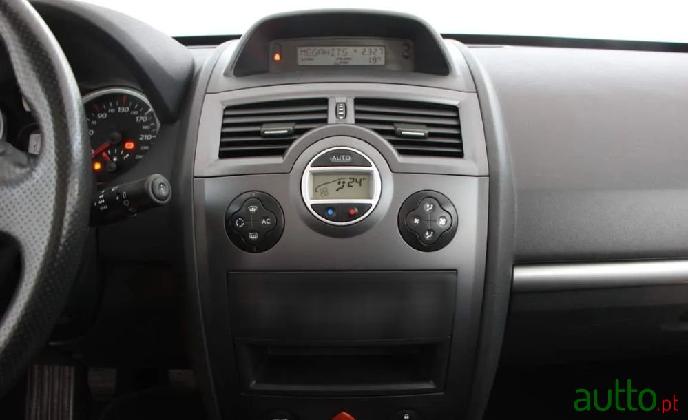 2006' Renault Megane photo #4