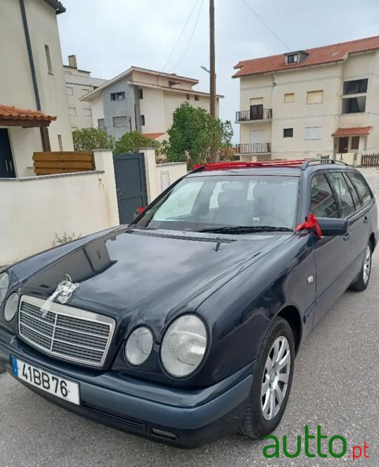 1999' Mercedes-Benz E-220 photo #1