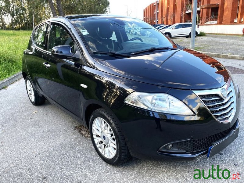 2013' Lancia Ypsilon 1.2 S&S Fashion photo #3