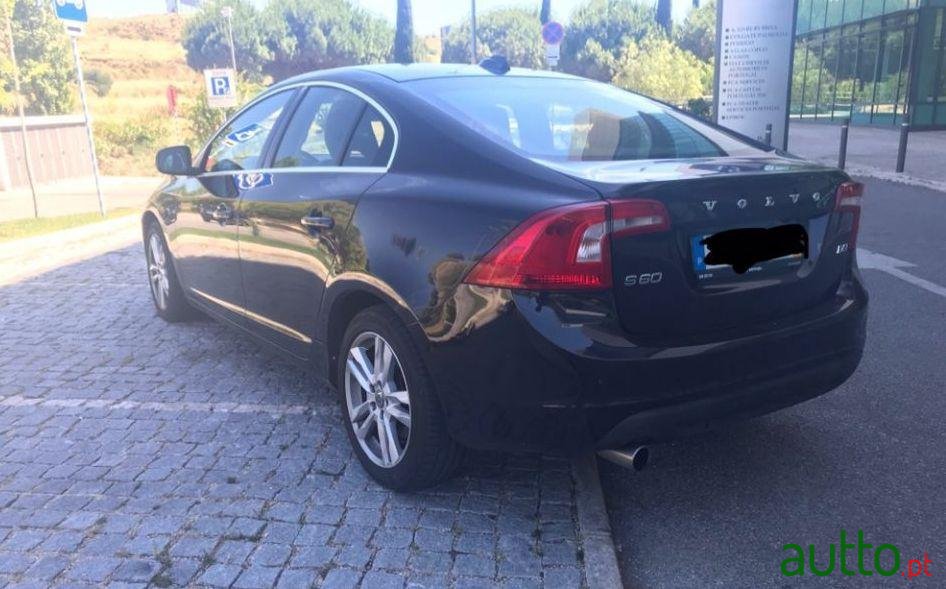 2010' Volvo S60 D3 Summum photo #4