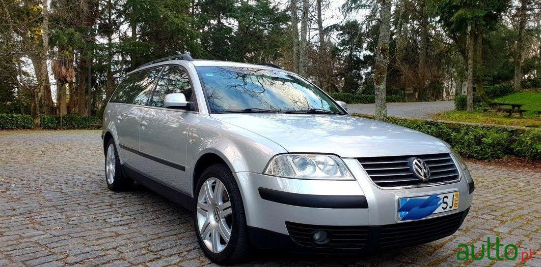 2001' Volkswagen Passat Variant photo #1