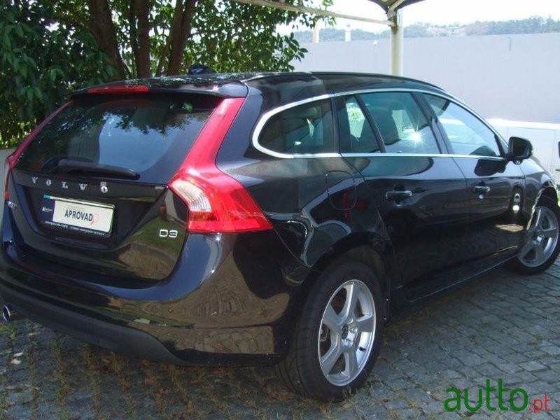 2010' Volvo V60 D3 Momentum photo #1