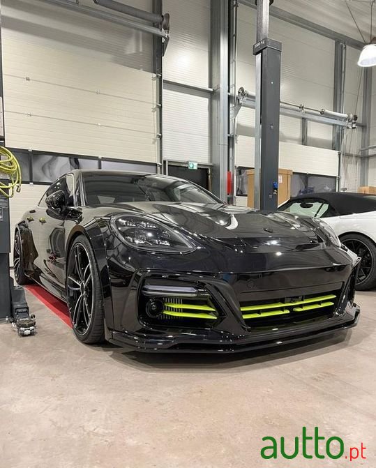 2020' Porsche Panamera Sport Turismo photo #5