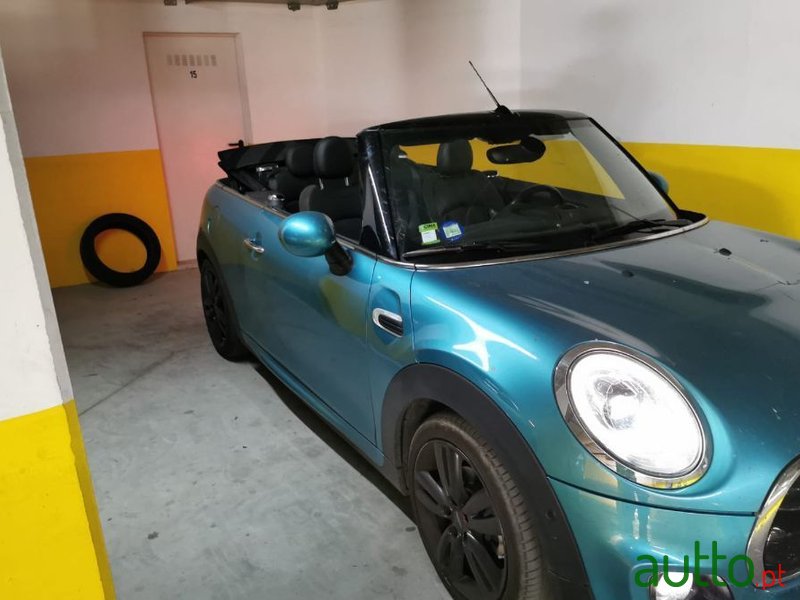 2016' MINI Cabrio photo #2