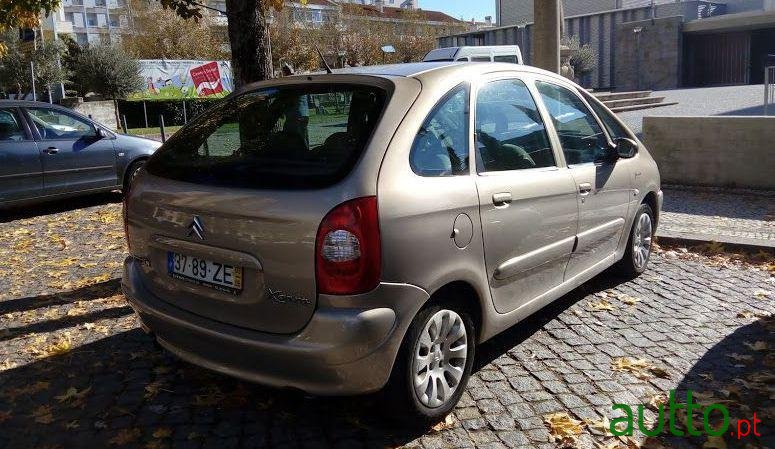 2003' Citroen Xsara Picasso 2.0 Hdi photo #2