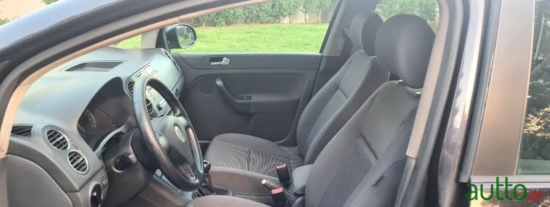 2005' Volkswagen Golf photo #6