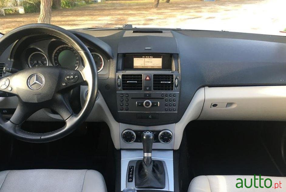 2010' Mercedes-Benz C-250 photo #2