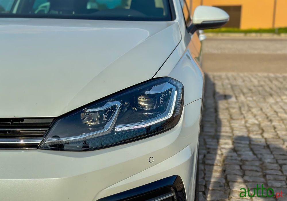 2018' Volkswagen Golf photo #6
