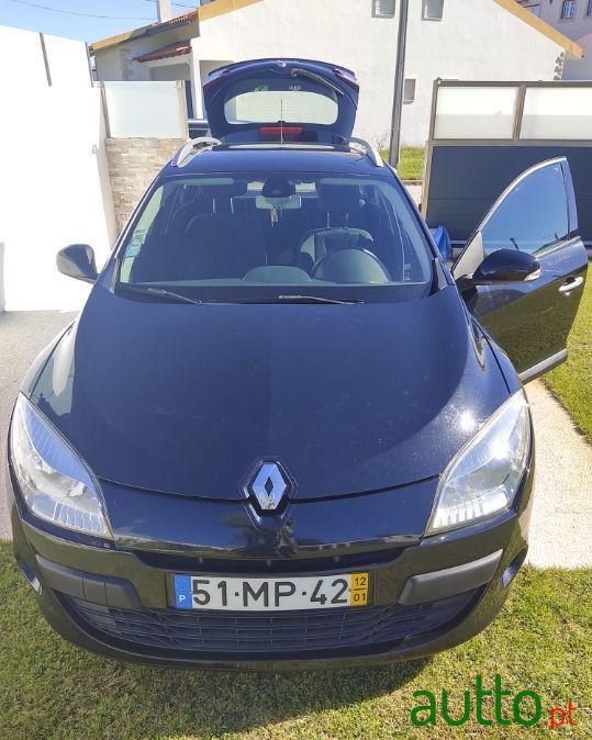 2012' Renault Megane photo #2