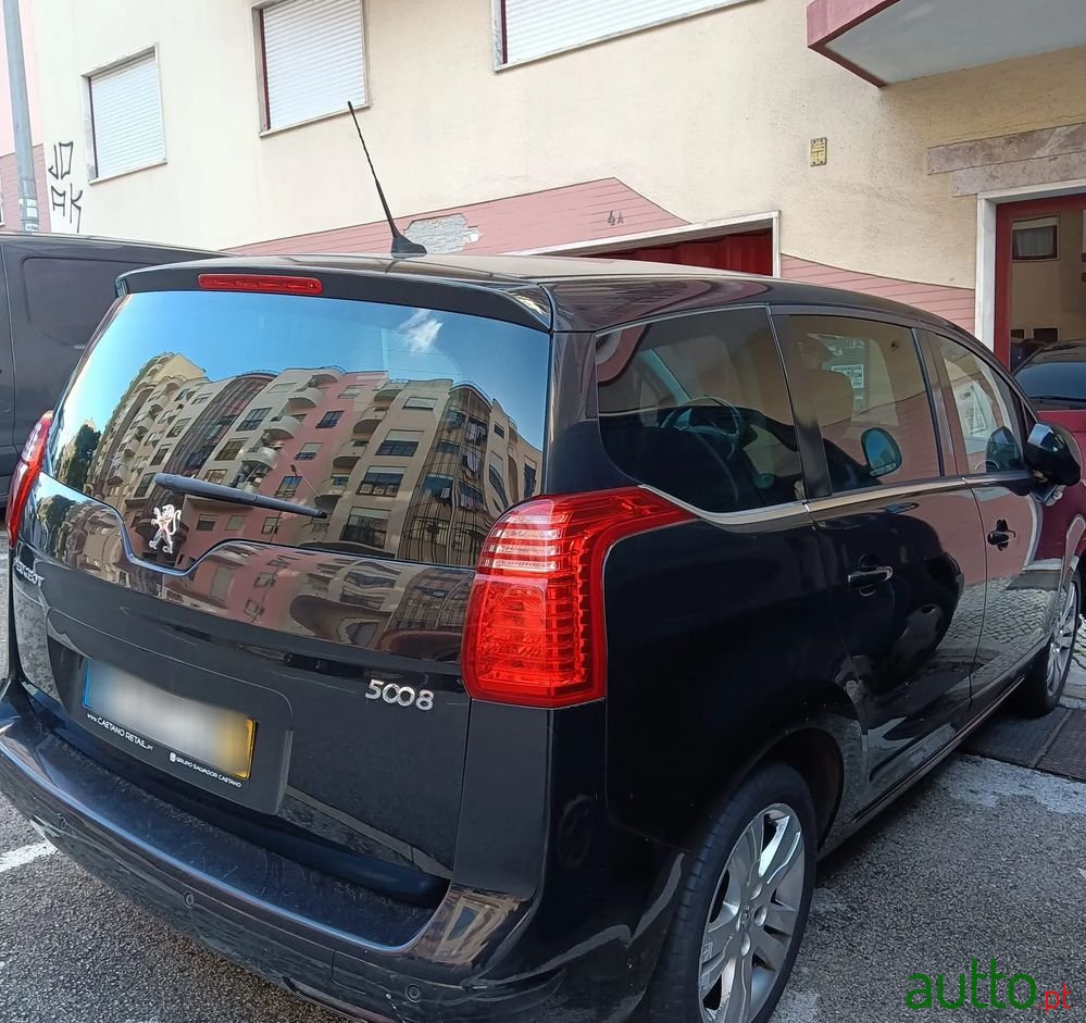 2010' Peugeot 5008 photo #3