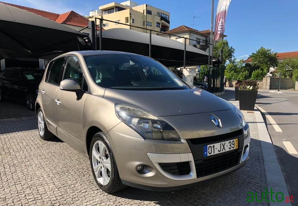 2010' Renault Scenic photo #1