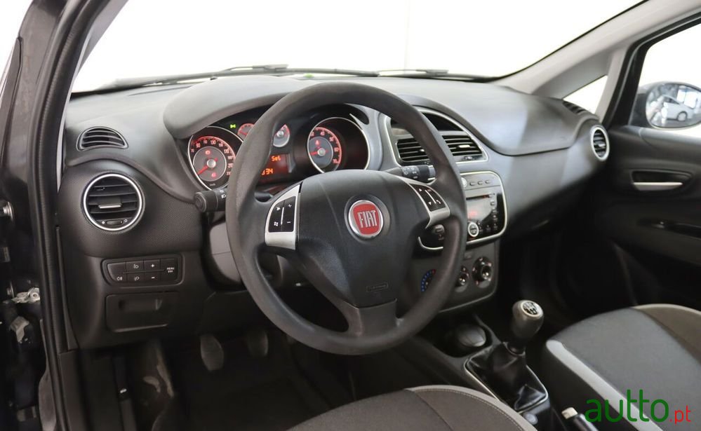 2012' Fiat Punto photo #3
