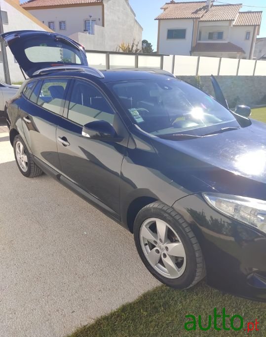 2012' Renault Megane photo #3