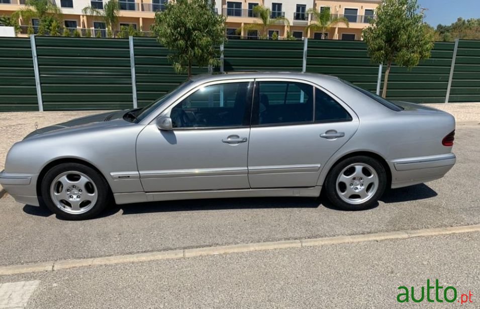 1999' Mercedes-Benz E-220 Avantgarde photo #3