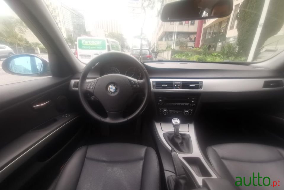 2008' BMW 318 photo #2