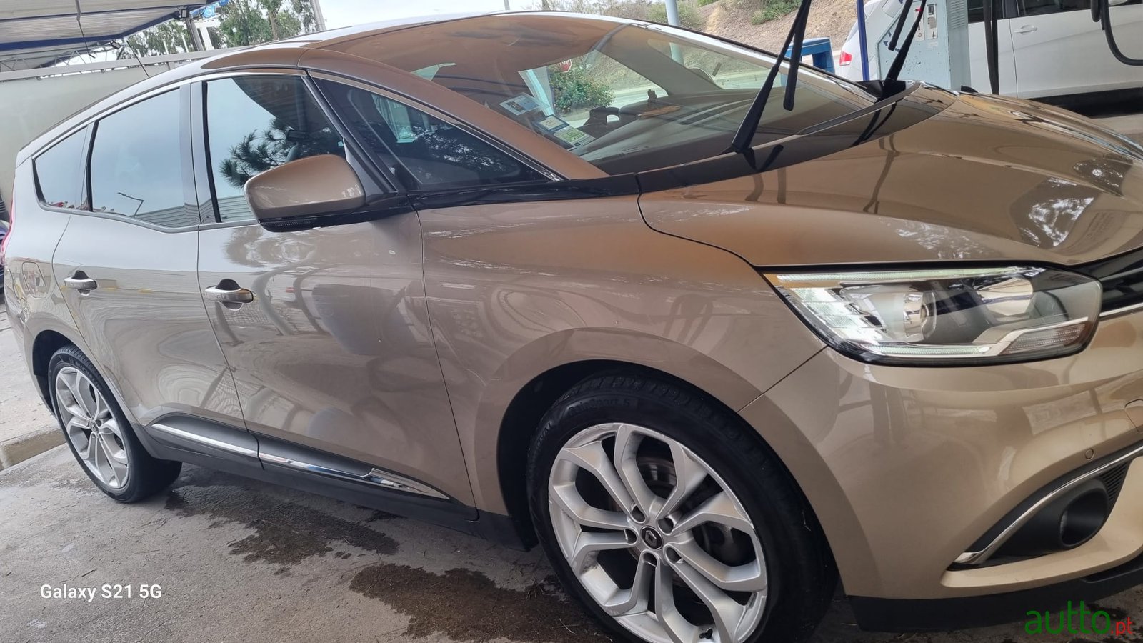 2020' Renault Scenic photo #7