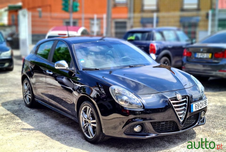 2016' Alfa Romeo Giulietta Nacional photo #2