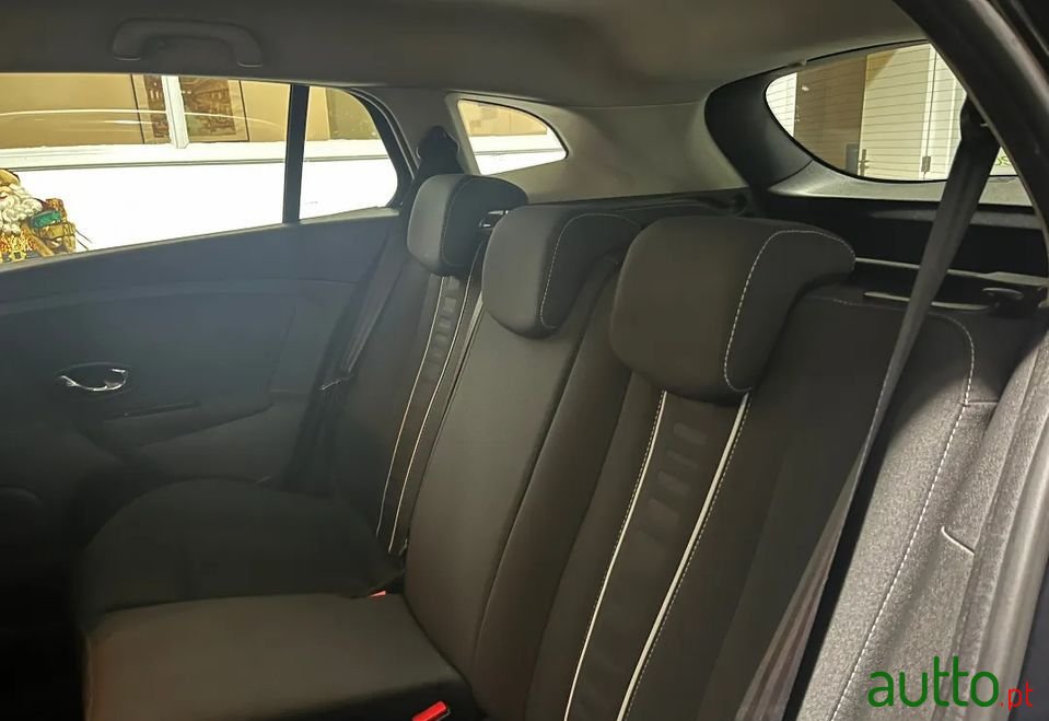 2014' Renault Megane Sport Tourer photo #5