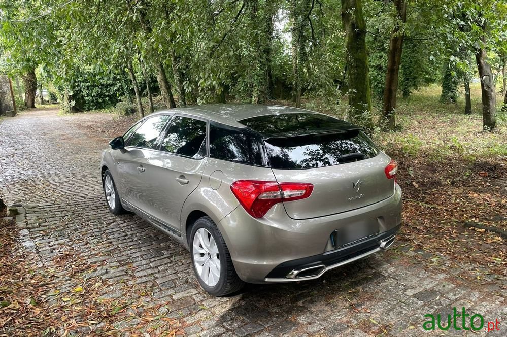 2012' Citroen DS5 photo #5