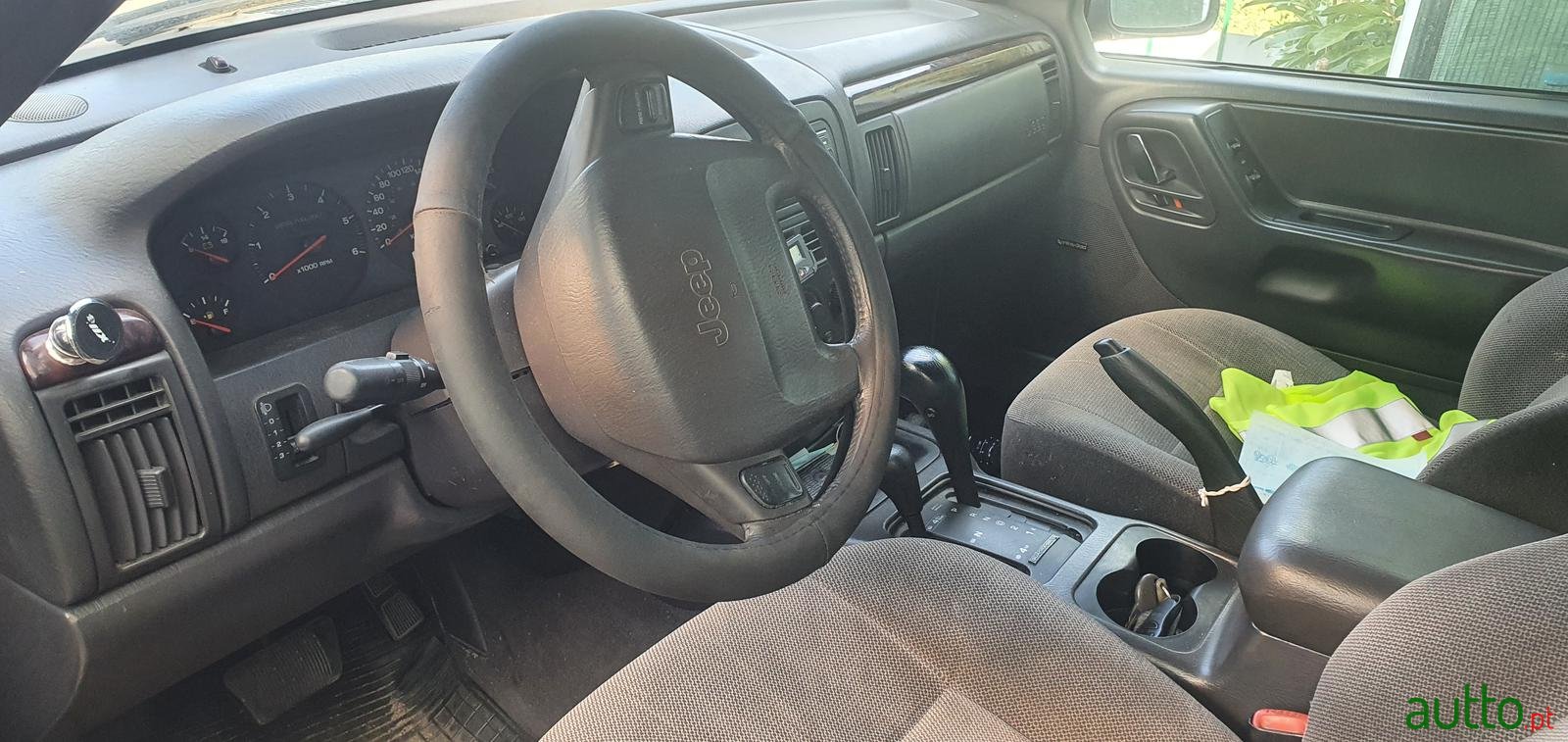 2000' Jeep Grand Cherokee photo #5