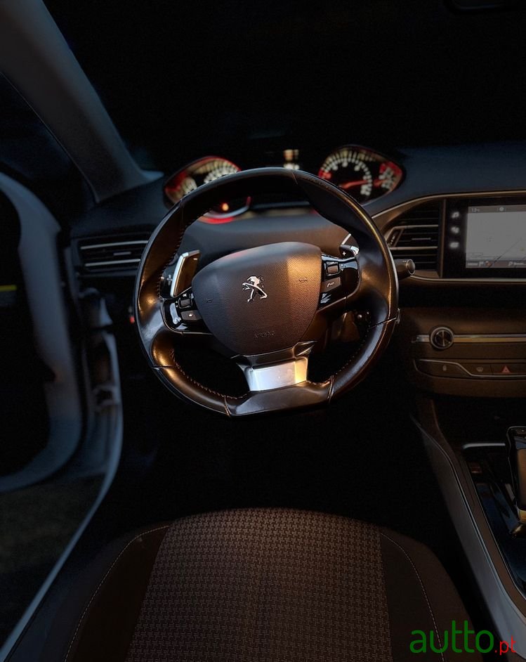 2021' Peugeot 308 Sw photo #6