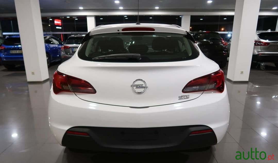 2014' Opel Astra Gtc photo #5