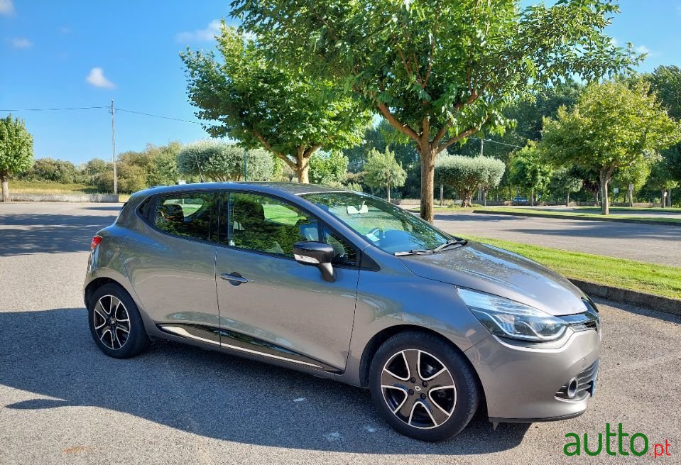 2014' Renault Clio photo #1