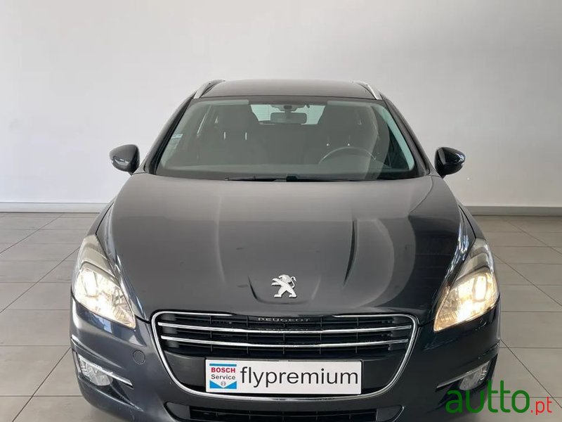 2011' Peugeot 508 Sw photo #1