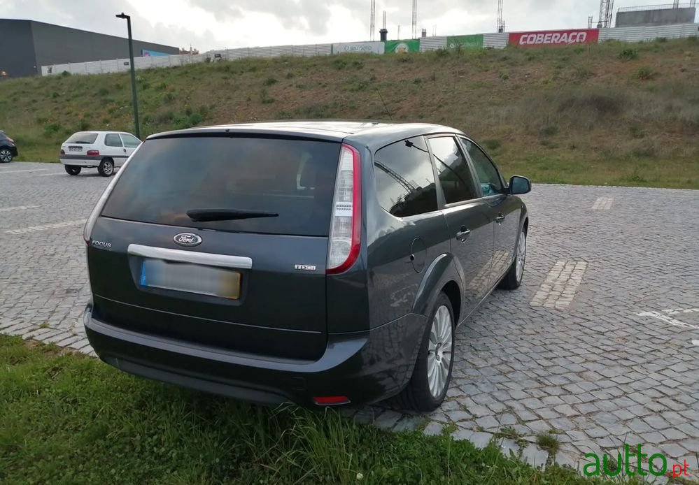 2009' Ford Focus Sw photo #3