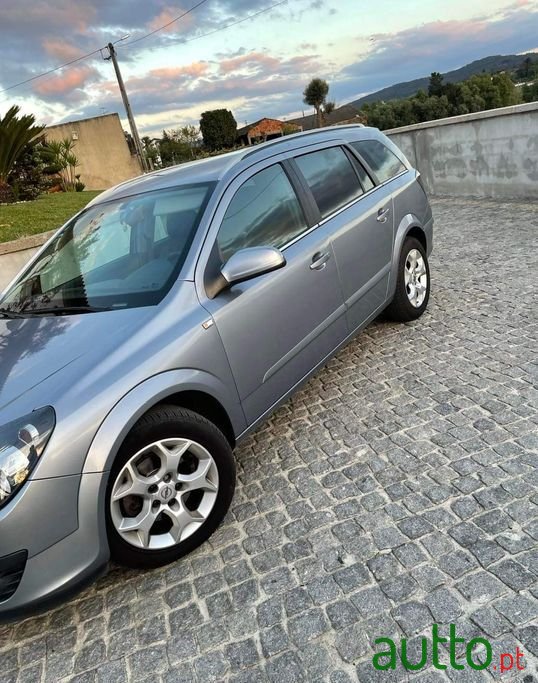 2006' Opel Astra Caravan photo #2