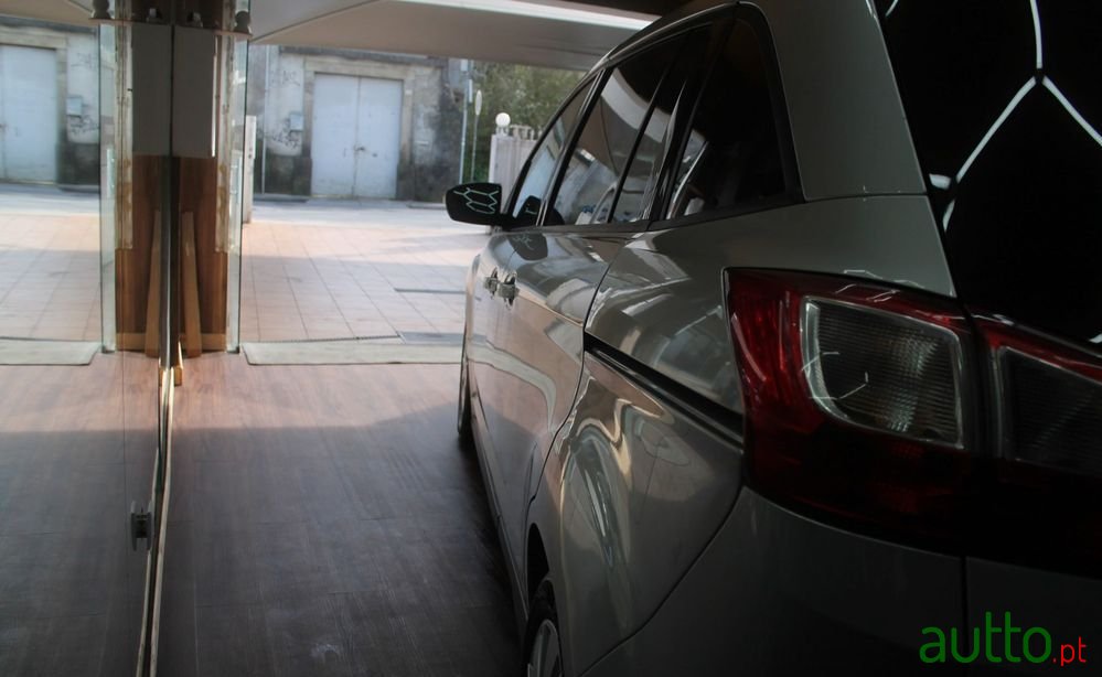 2016' Ford Grand C-MAX photo #4