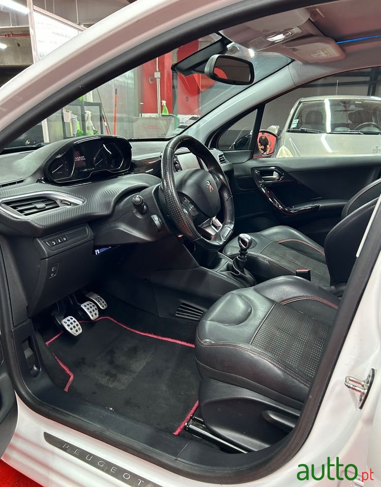 2015' Peugeot 208 Gt Line photo #6