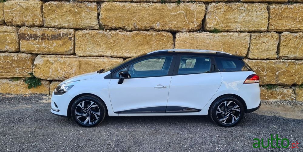 2017' Renault Clio Sport Tourer photo #3