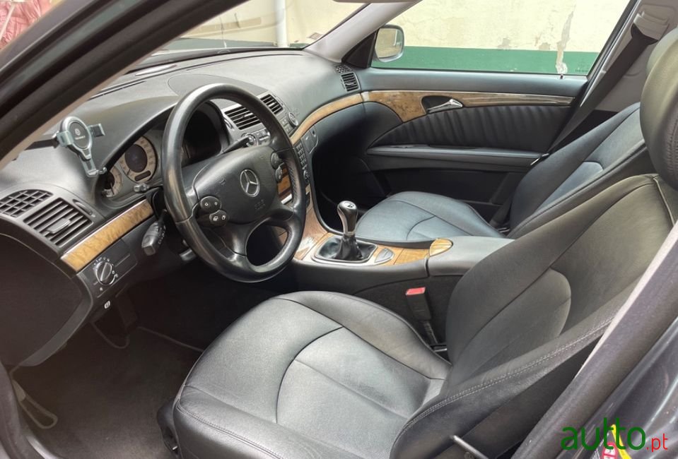 2008' Mercedes-Benz 220 photo #6