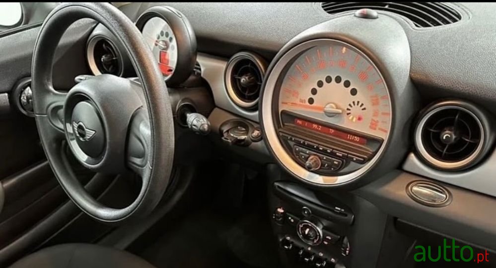 2010' MINI Cooper D photo #5