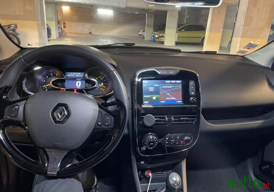 2013' Renault Clio photo #4