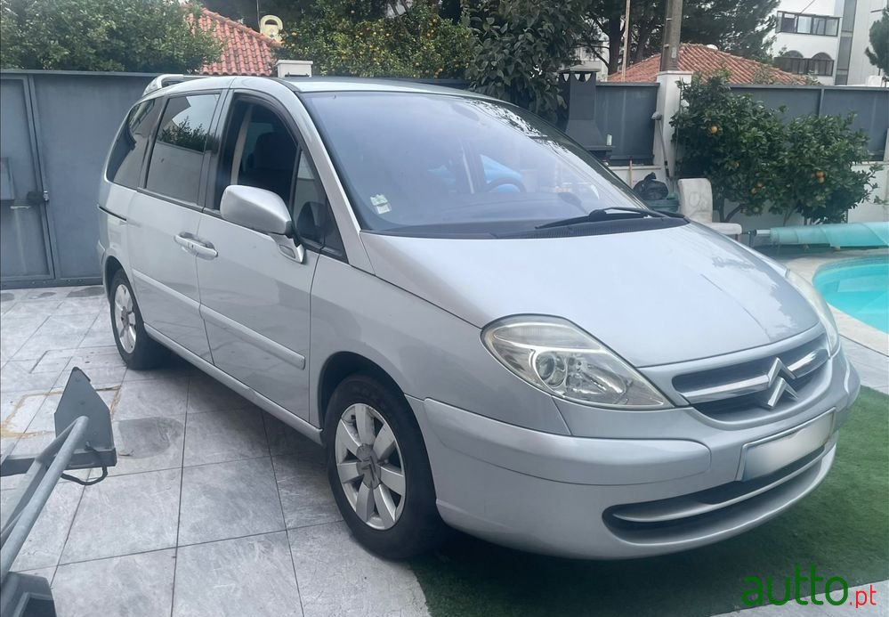 2008' Citroen C8 photo #2