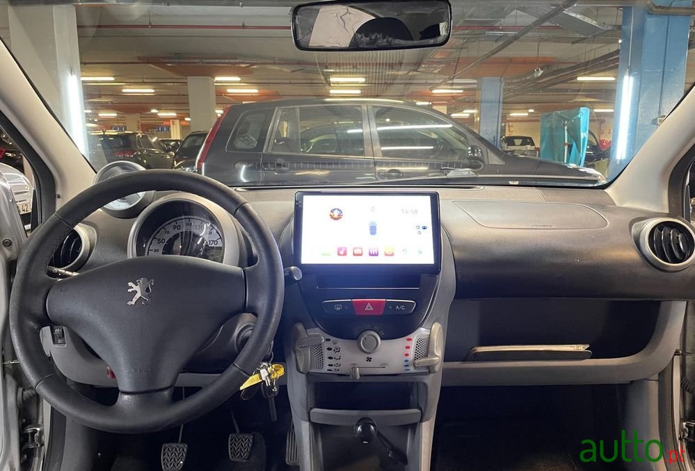 2010' Peugeot 107 photo #3