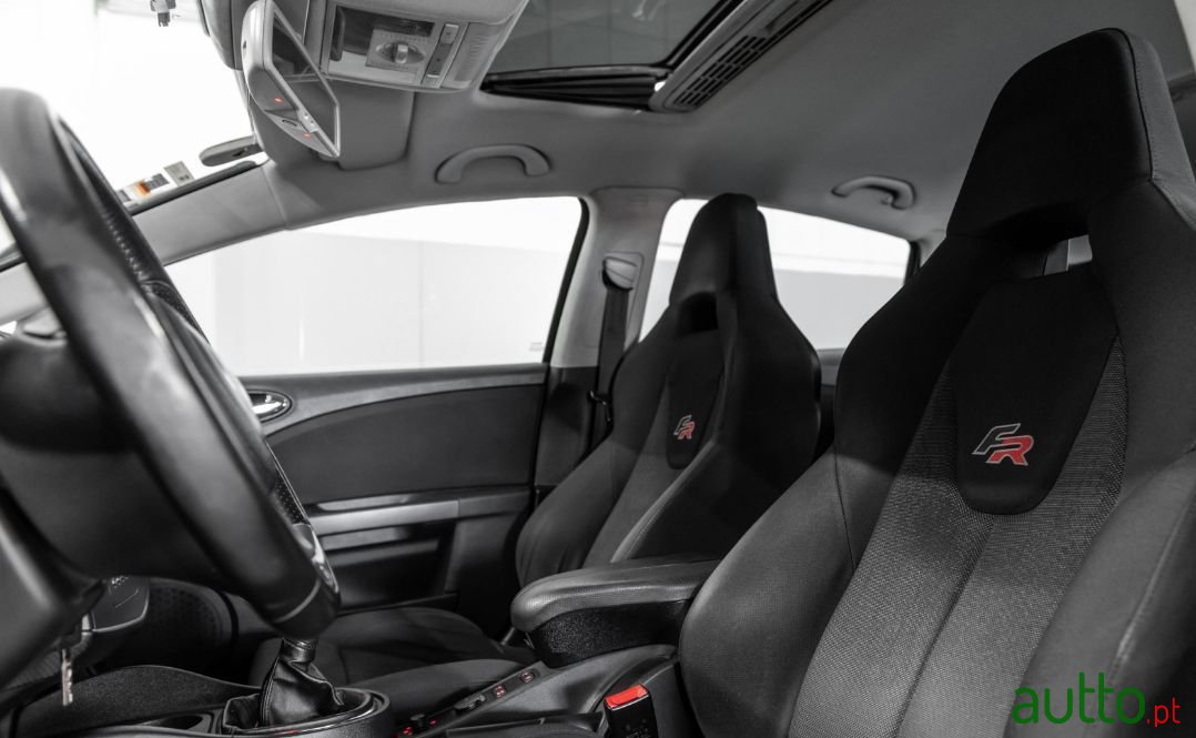 2008' SEAT Leon photo #5