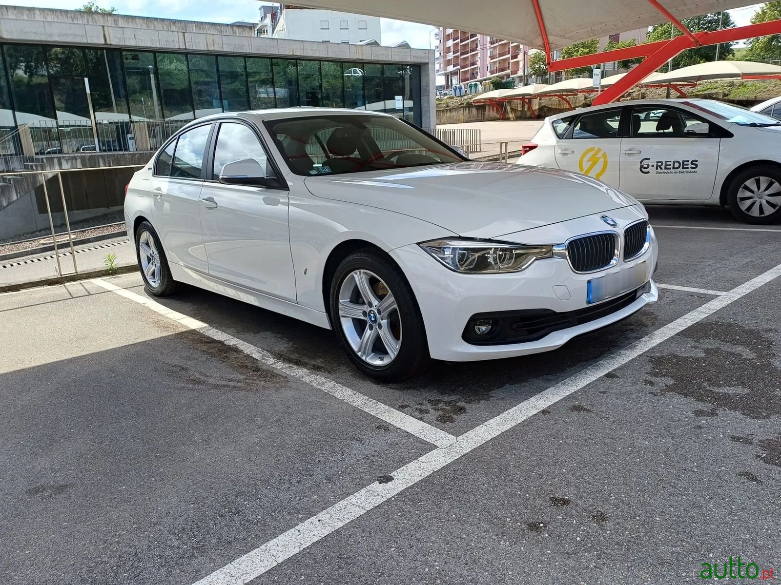 2018' BMW 330 photo #2
