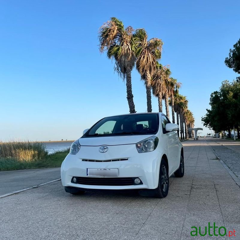 2010' Toyota iQ photo #1