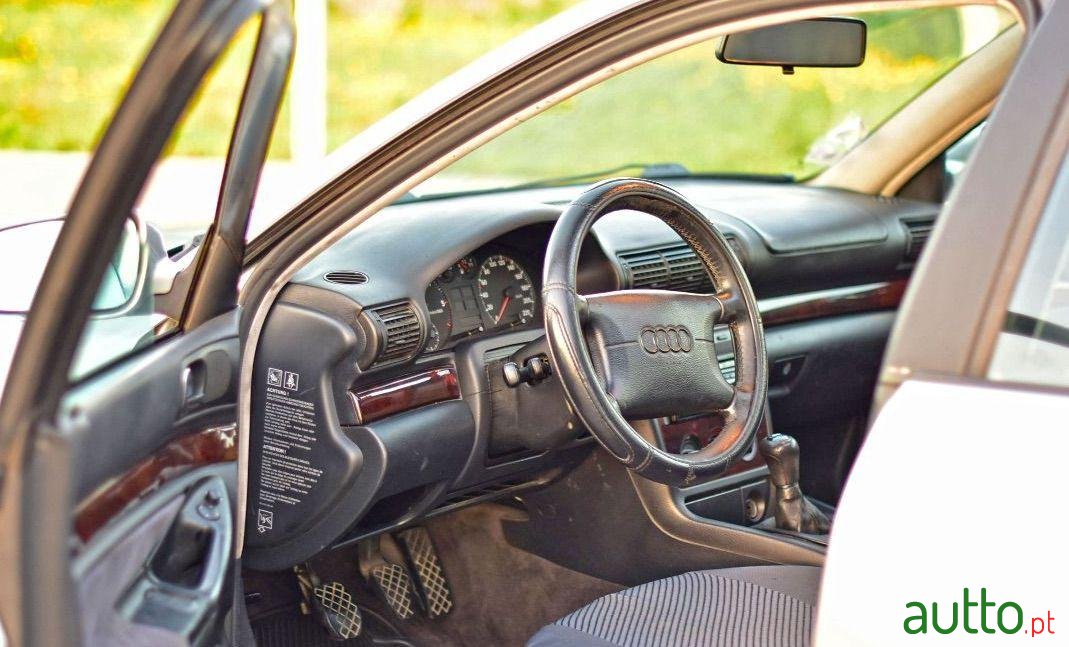 1997' Audi A4 Avant photo #2