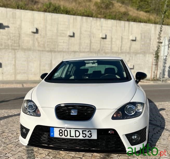 2010' SEAT Leon photo #2