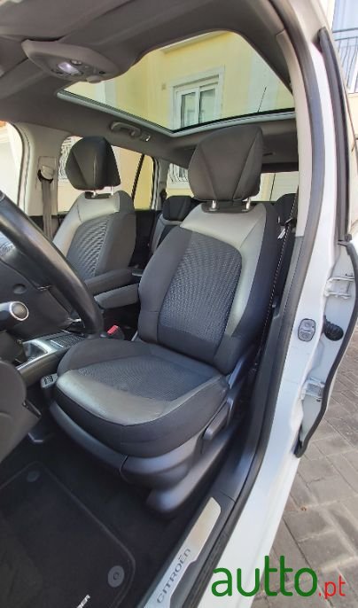 2015' Citroen C4 Grand Picasso photo #6