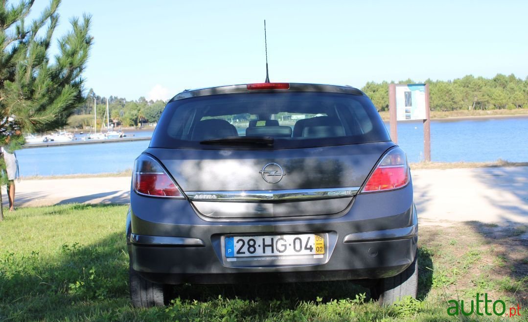 2009' Opel Astra photo #4