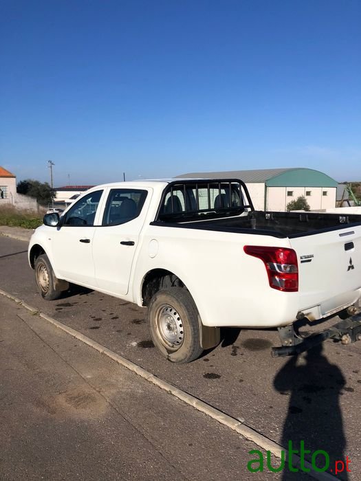 2020' Mitsubishi L200 photo #2