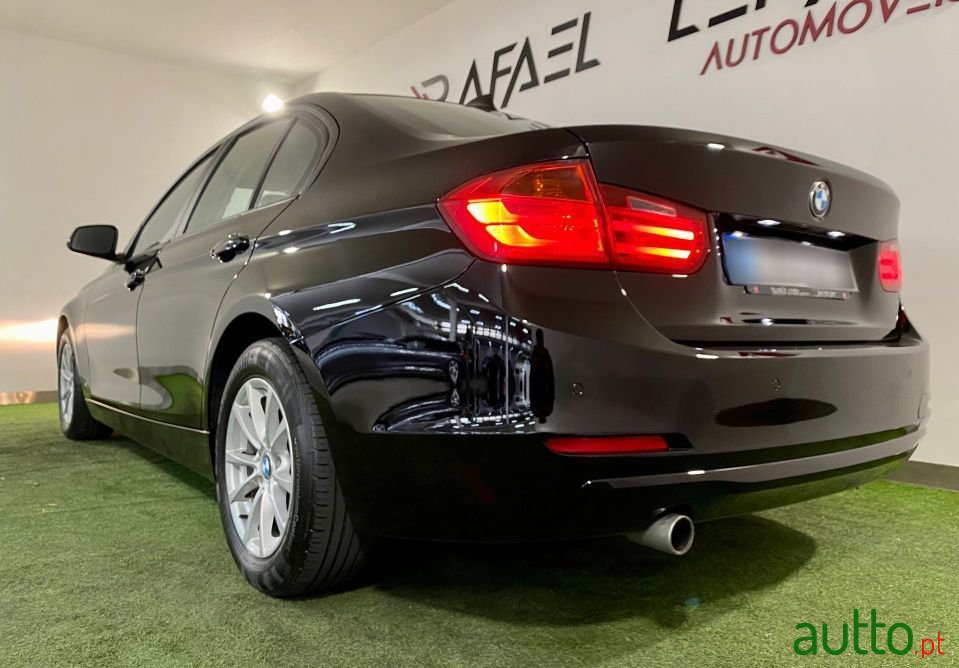 2012' BMW 318 photo #4