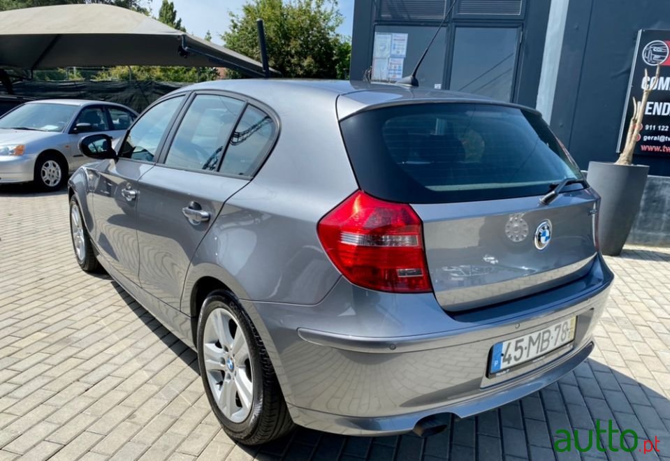 2011' BMW 118 D photo #6