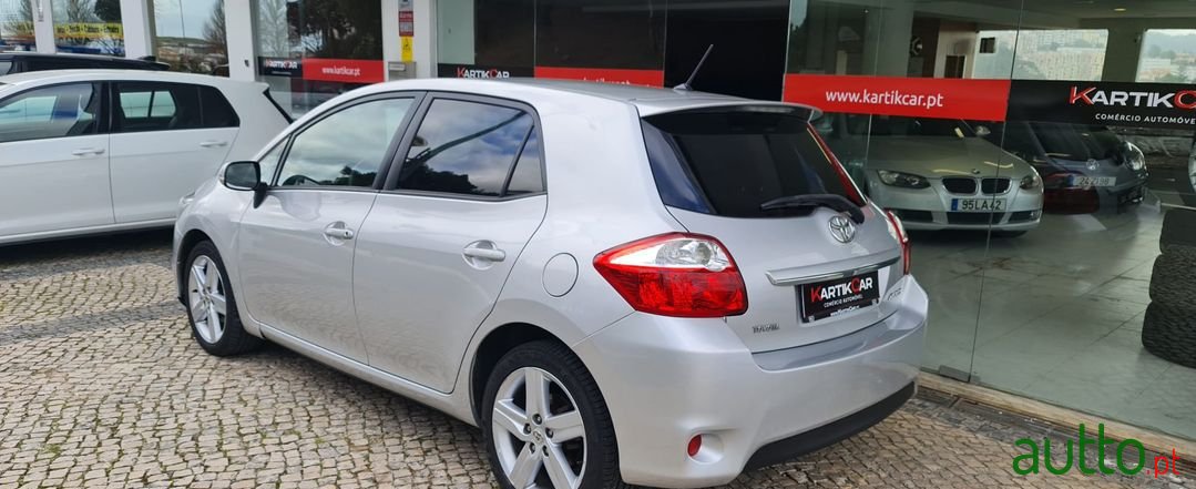 2010' Toyota Auris photo #5