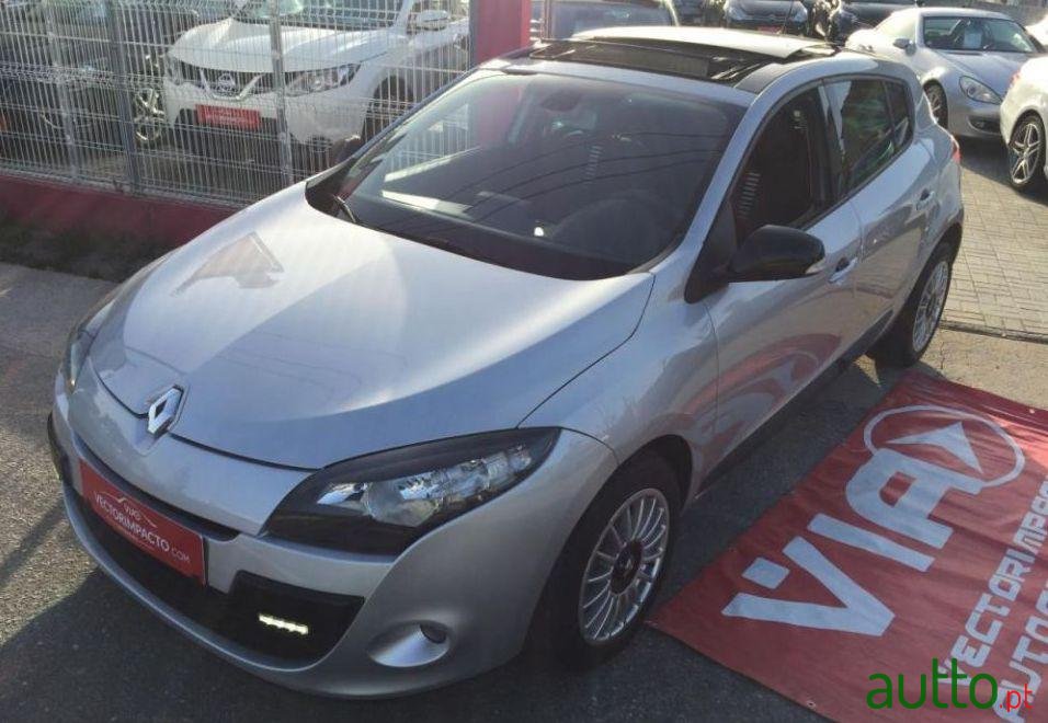 2011' Renault Megane photo #1